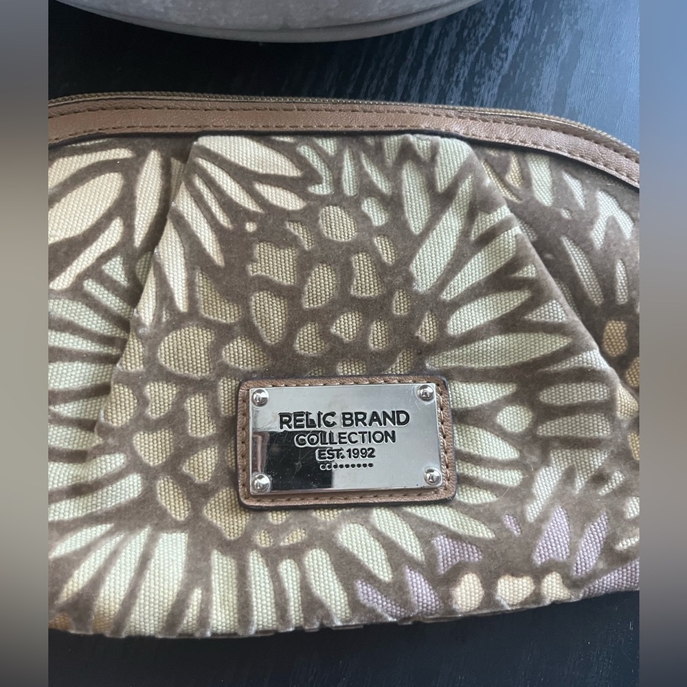 Relic Brown Floral Women's wristlet bag